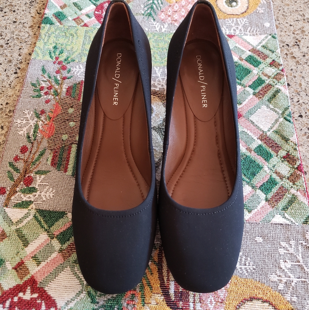 Donald J Pliner Black Corin Block Heel Pump